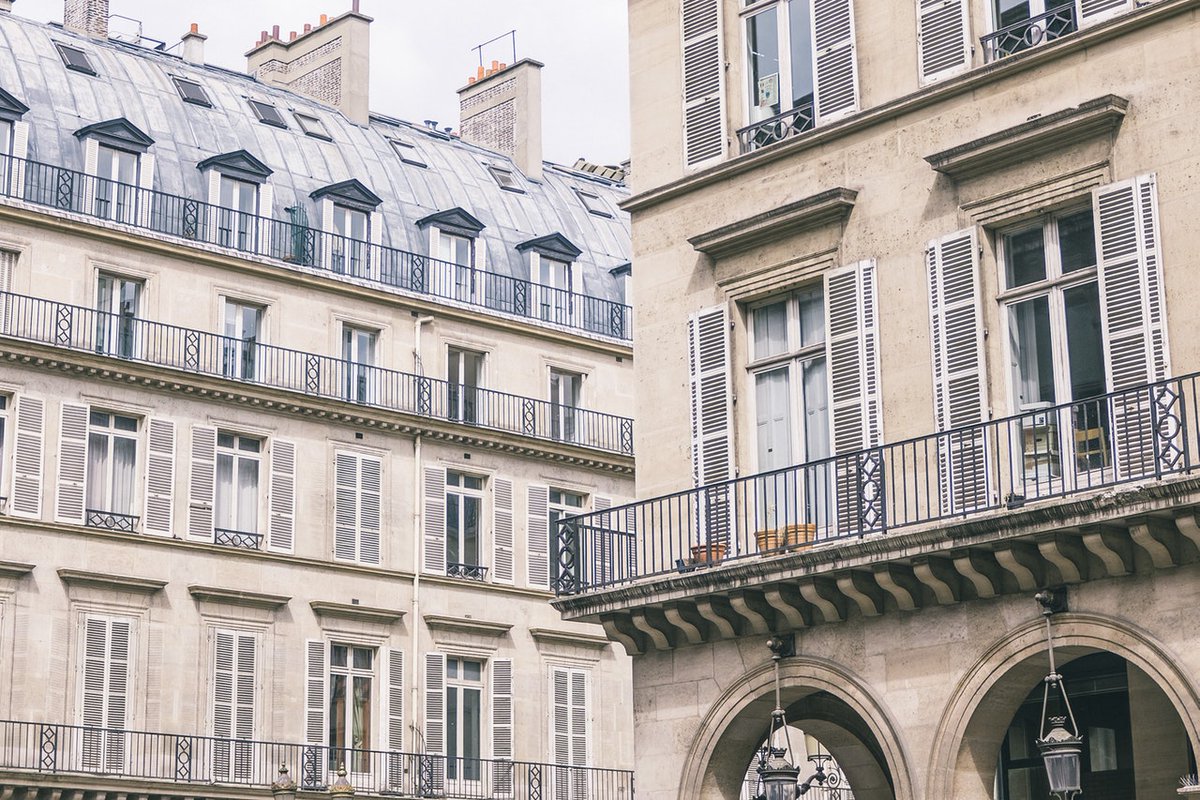 FamilySpace1's tweet photo. It may be cold, but don't forget to open your windows and let some fresh air in at least a few minutes per day. It'll keep the interior smelling fresh and might help blow the cobwebs away! #CleaningTip #ParisCleaning #ParisHousekeeping https://t.co/uSad8QHdDN