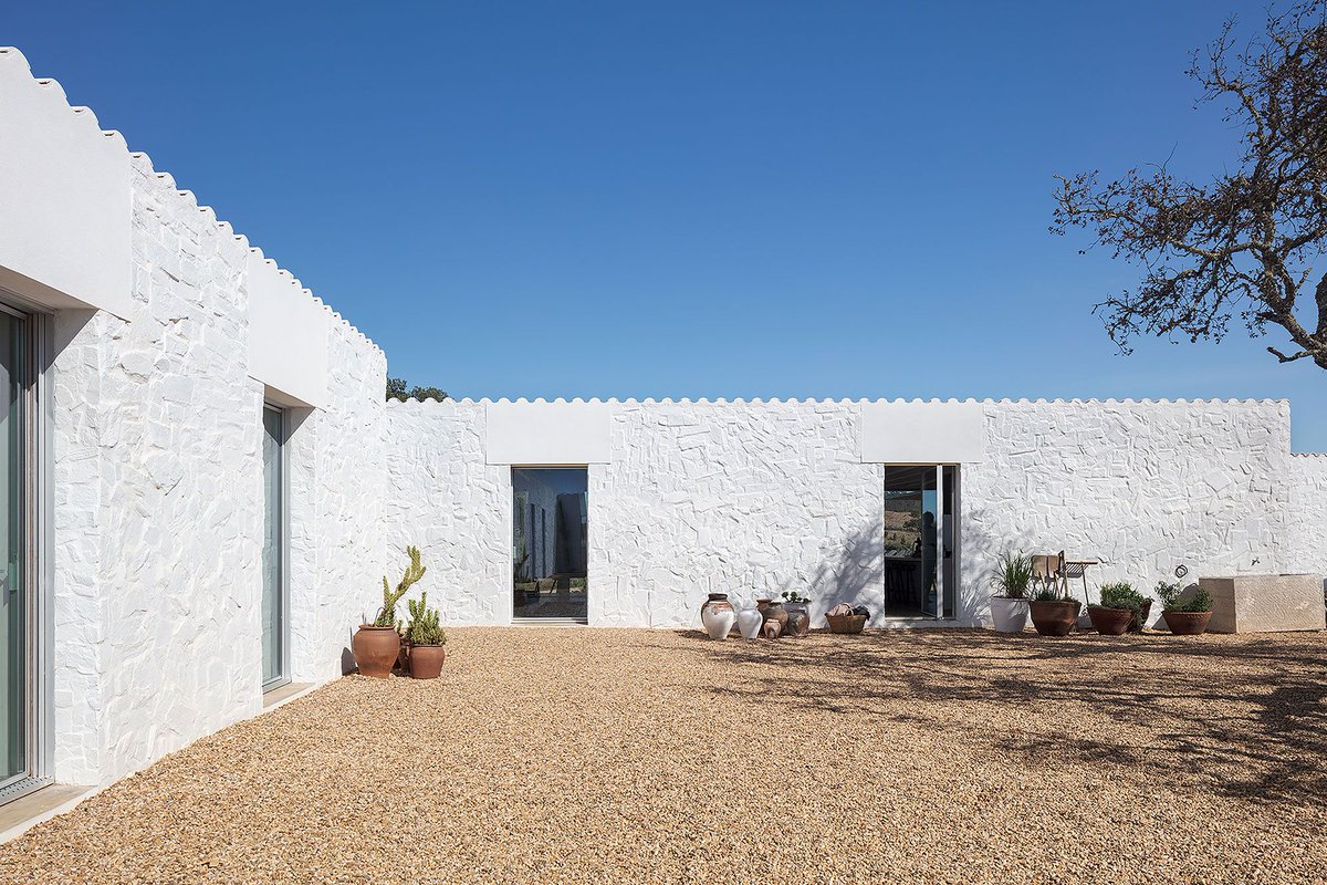 Arqenblanco's tweet photo. Casa da Volta - PROMONTORIO + João Cravo
Imagen: Alexandre Ramos + Luis Viegas
________________________________
#casa #promontorio #joaocravo #alexandreramos #luisviegas #grandola #portugal #arquitecturaportugal #arquitecturaportuguesa #arquitecturaenblanco #arquitectura https://t.co/TTbhI3qJ3G