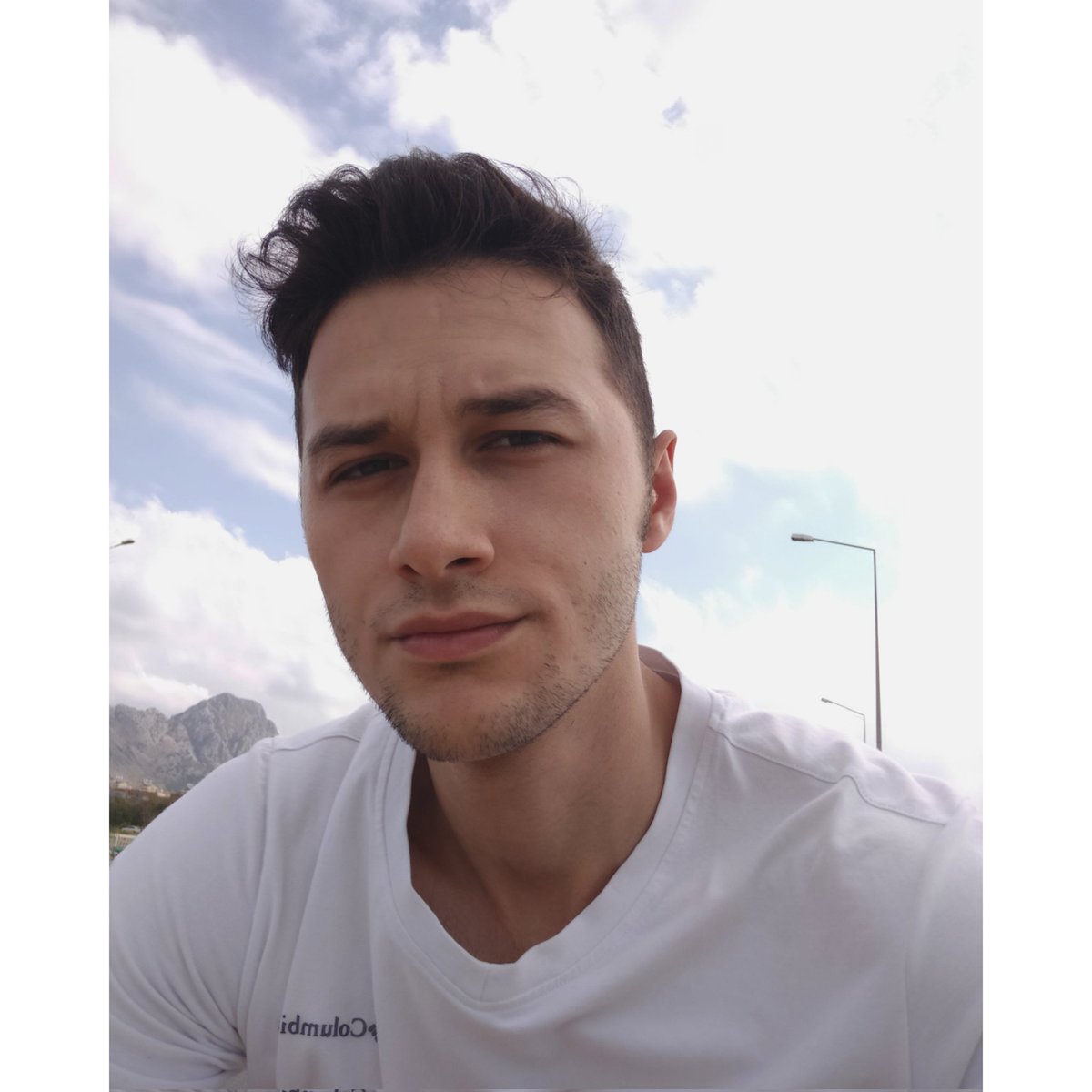 hitthelight07's tweet photo. #YeniProfilResmi https://t.co/H85A4cBAOs