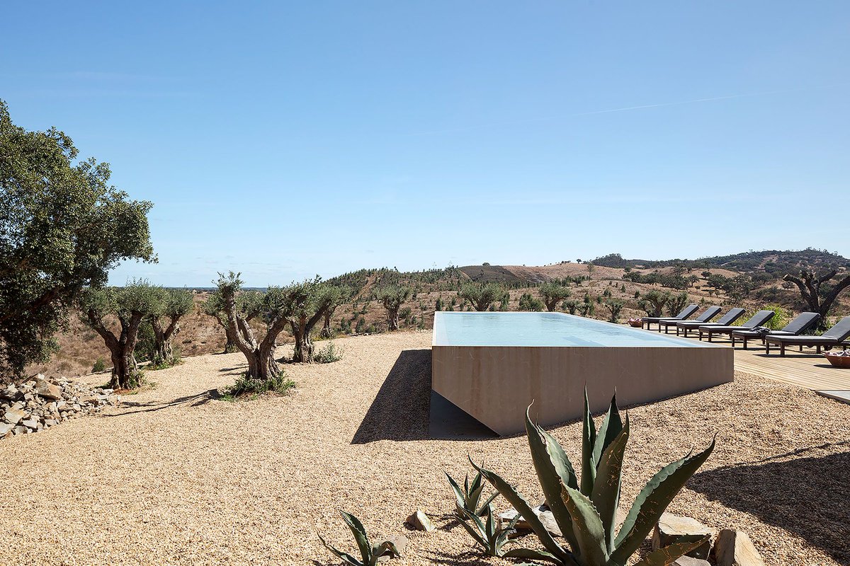 Arqenblanco's tweet photo. Casa da Volta - PROMONTORIO + João Cravo
Imagen: Alexandre Ramos + Luis Viegas
________________________________
#casa #promontorio #joaocravo #alexandreramos #luisviegas #grandola #portugal #arquitecturaportugal #arquitecturaportuguesa #arquitecturaenblanco #arquitectura https://t.co/6nAuIuSAF8