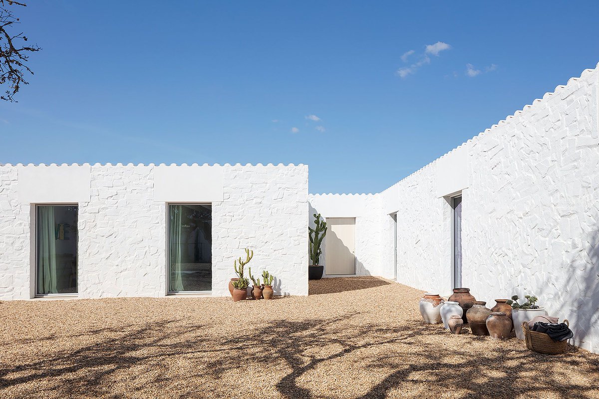 Arqenblanco's tweet photo. Casa da Volta - PROMONTORIO + João Cravo
Imagen: Alexandre Ramos + Luis Viegas
________________________________
#casa #promontorio #joaocravo #alexandreramos #luisviegas #grandola #portugal #arquitecturaportugal #arquitecturaportuguesa #arquitecturaenblanco #arquitectura https://t.co/6nAuIuSAF8