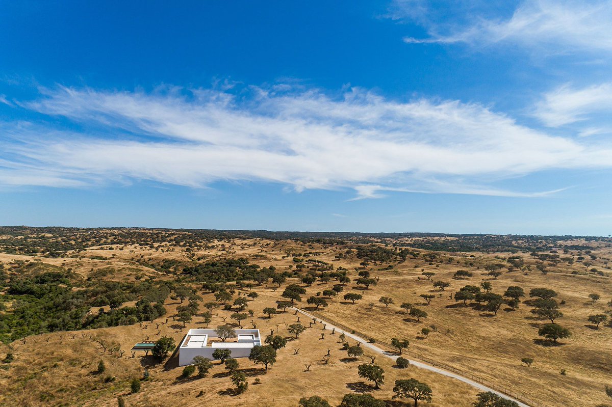 Arqenblanco's tweet photo. Casa da Volta - PROMONTORIO + João Cravo
Imagen: Alexandre Ramos + Luis Viegas
________________________________
#casa #promontorio #joaocravo #alexandreramos #luisviegas #grandola #portugal #arquitecturaportugal #arquitecturaportuguesa #arquitecturaenblanco #arquitectura https://t.co/qNIxdAdSym