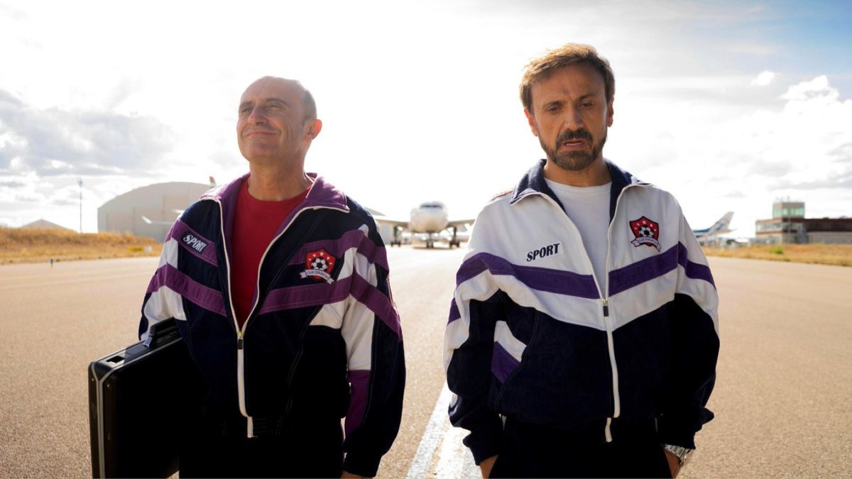 Vic_Rebollo's tweet photo. ‘Si tuviera que elegir una coletilla con la que enmarcar la #esencia de esta #película, sin duda me quedaría con el #pleonasmo: “Empezar por el principio”. Y así todo’. 2/5 #garciaygarcia @Ineditofilms https://t.co/0mQWVikDto