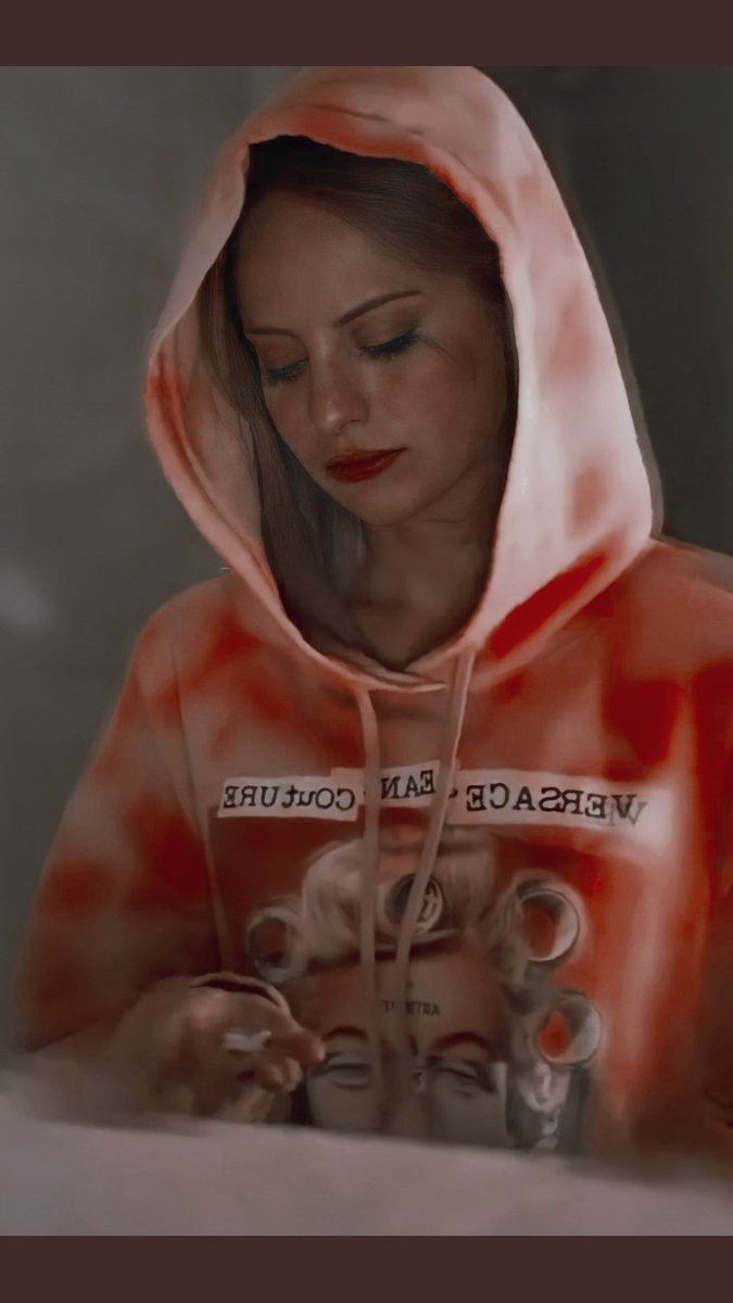 ccemrex36's tweet image. Dışarıda gülücükler saçıp herkesi mutlu edip güldürdükten sonra eve gelmişimdir...