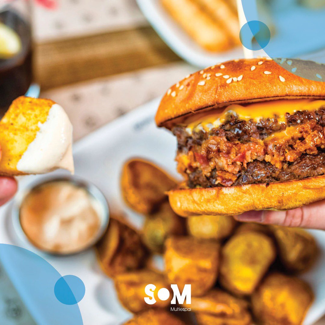 💥 Acéptalo, ves esta kevin bacon de #Goiko y ya la estás saboreando. 
¡Reserva tu mesa y disfruta del chorreo!
.
.
#NouBarris #Ocio #Barcelona #SOMMultiespai