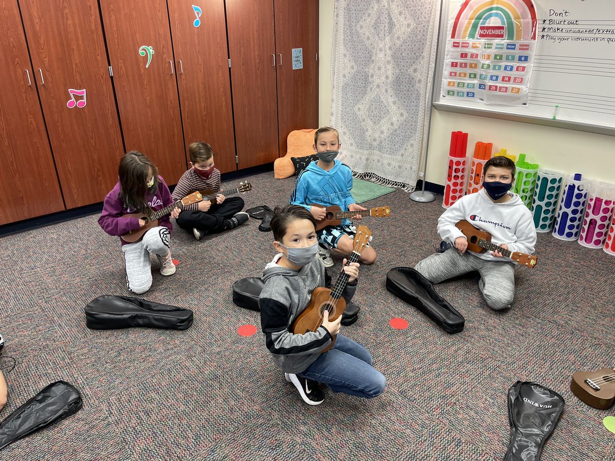 MsRileyMusic's tweet photo. Matthews Elementary 4th and 5th graders love rocking out with ukuleles! #METeach https://t.co/a8ErNVpWWE