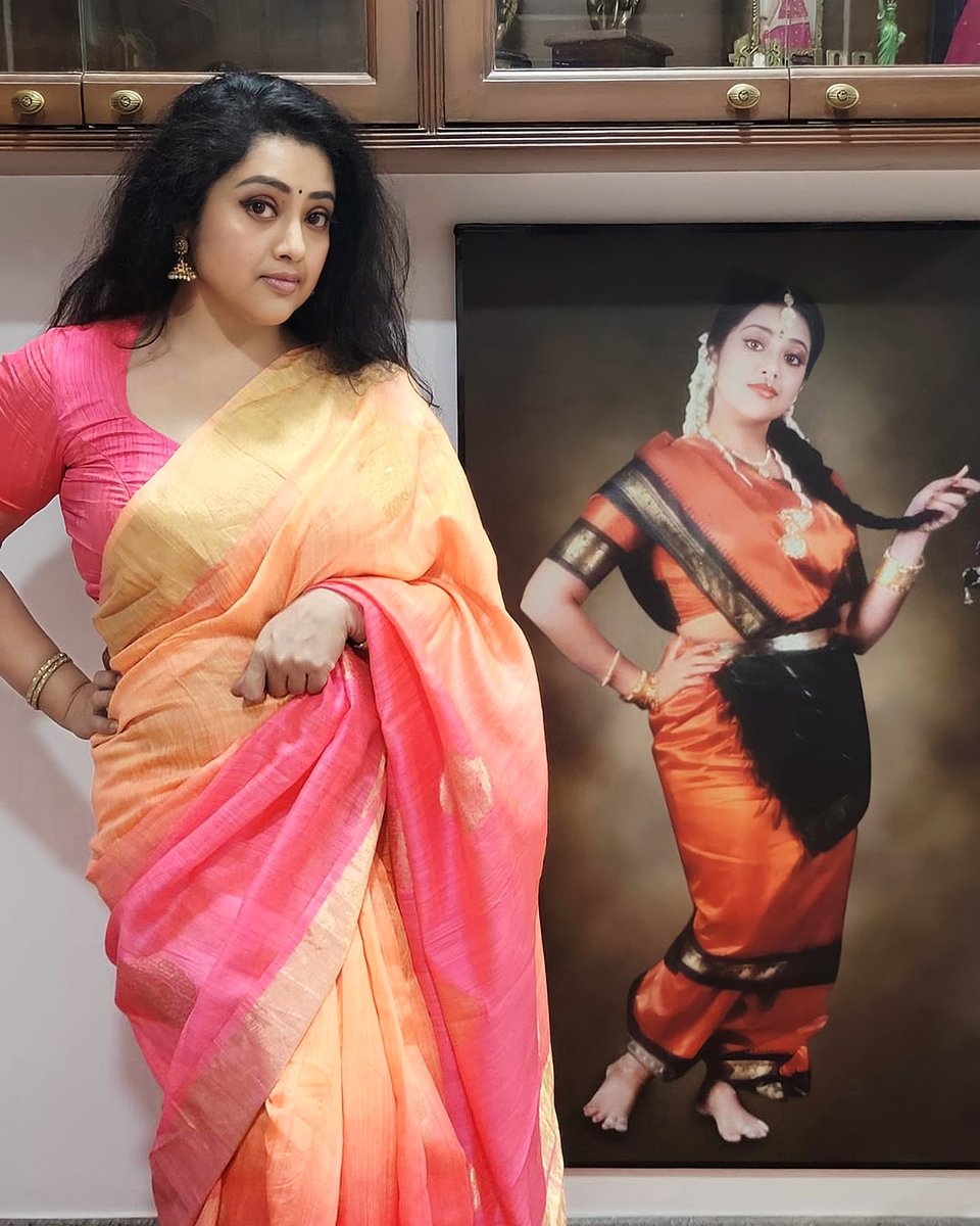 Meena_team's tweet photo. 25 Years of Janaki 🥰
#25yearsofavvaishanmughi 

#meena #evergreen #angel #cutesmile #kamalhaasan #ksravikumar #avvaiShanmugi #annaatthe #brodaddy #drishyam2 https://t.co/4qkQF6NiRr
