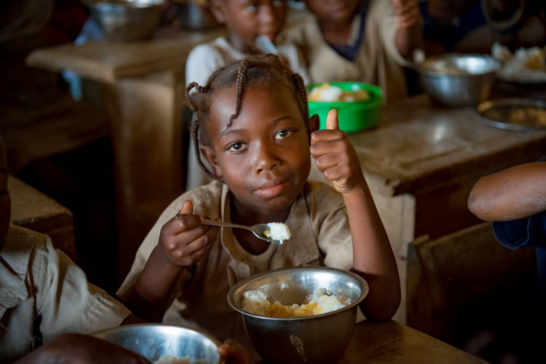 PamCongo's tweet photo. Cette semaine @WFP_FR au 🇨🇬
@UNICEFcongoBZV et @omscongo sont dans la #Lekoumou pour aller à la rencontre des bénéficiaires du projet @JointSDGFund.
Un objectif conjoint ➡️ améliorer les conditions de vie des populations autochtones et bantous vulnérables.
#NoOneLeftBehind https://t.co/yb8ysDnlUV
