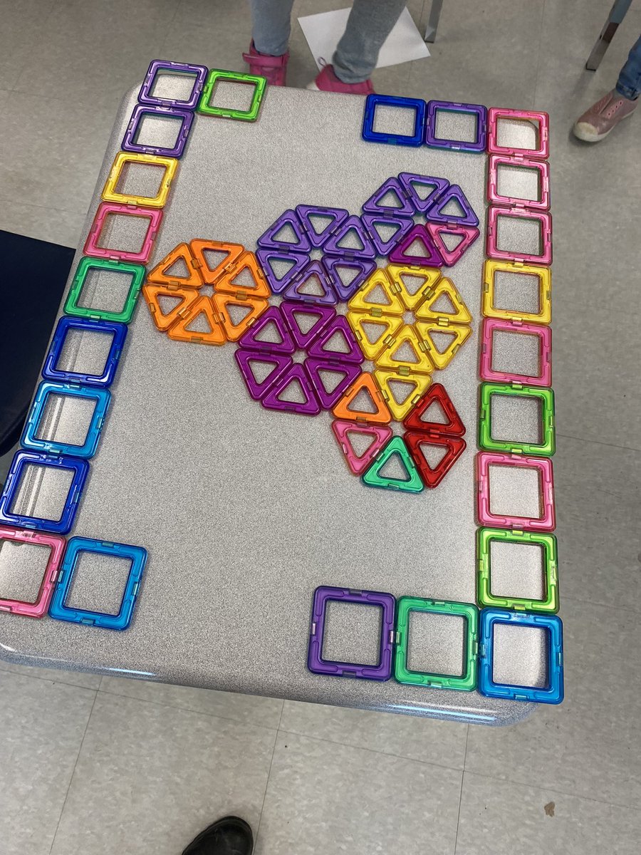 MmeHeckman's tweet photo. J’❤️ notre matin mou! Soft start mornings give us time to self-regulate, collaborate and be creative 🖍👷🏽‍♂️📲📕🧩 One of my students knows how much I love camping🏕 so she brought in an @OntarioParks puzzle to work on during our morning routine! I just love this part of our day☺️🏕 https://t.co/BgXCmV31Jv