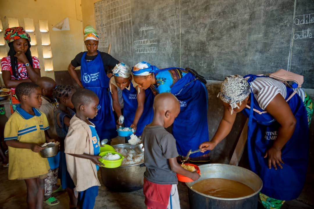 PamCongo's tweet photo. Cette semaine @WFP_FR au 🇨🇬
@UNICEFcongoBZV et @omscongo sont dans la #Lekoumou pour aller à la rencontre des bénéficiaires du projet @JointSDGFund.
Un objectif conjoint ➡️ améliorer les conditions de vie des populations autochtones et bantous vulnérables.
#NoOneLeftBehind https://t.co/yb8ysDnlUV