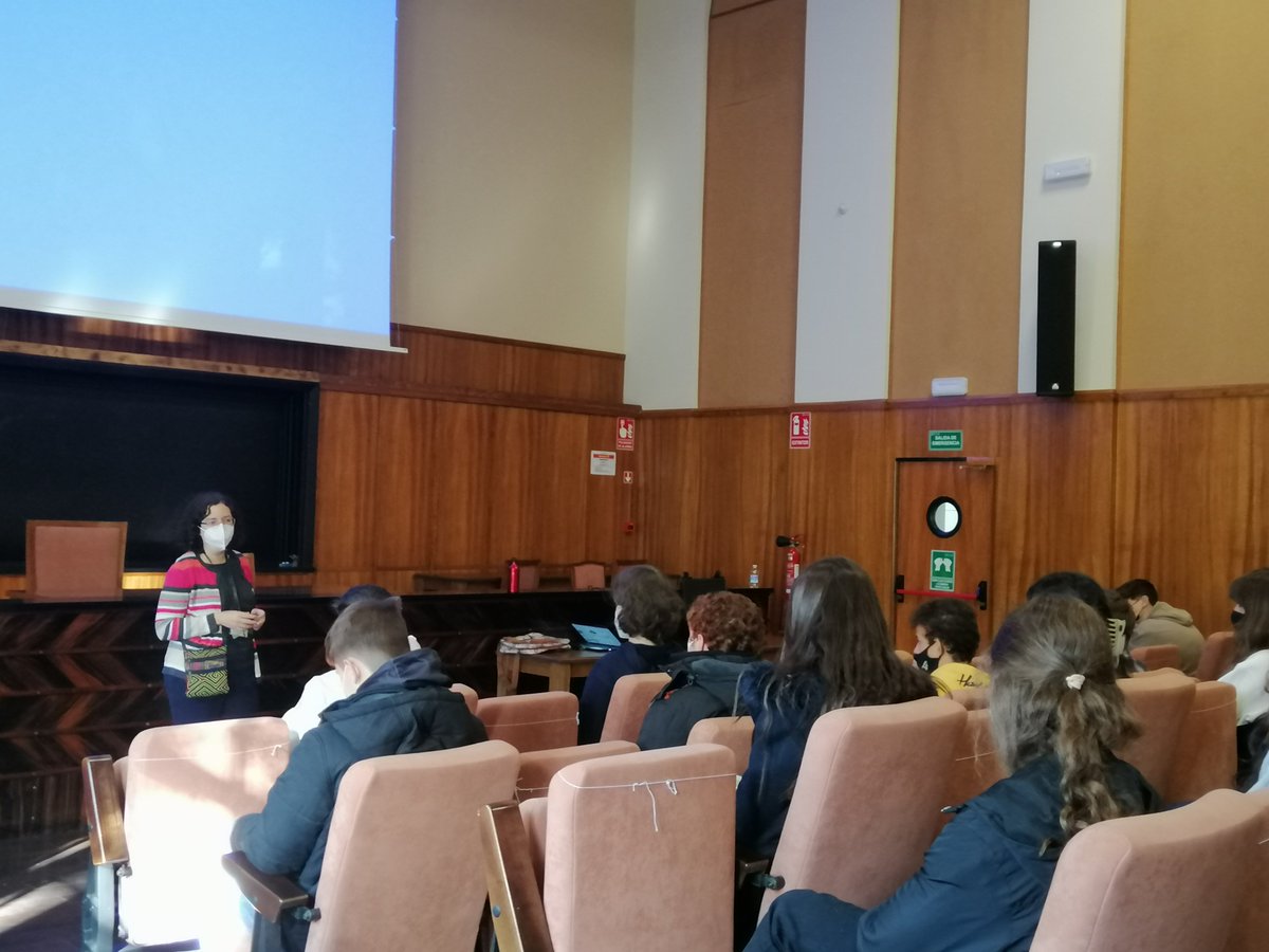 lanamap_iqf's tweet photo. Esta mañana hemos recibido la visita de los alumnos de 1º de Bachillerato del @ColegioZurbaran en nuestro taller de limpieza láser
#SemanaCienciaCSIC https://t.co/jyOST7C3xI