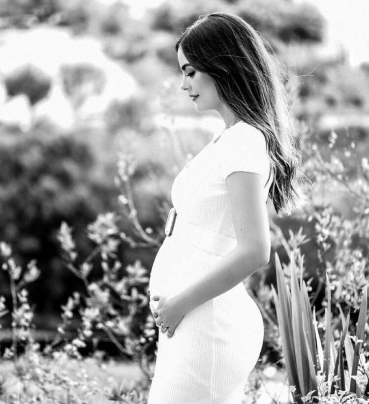CadenaRadioMx's tweet photo. ¡Luce radiante! ❤️❤️❤️

Así se ve la ex #MissUniverso #XimenaNavarrete a pocos días de la llegada de su primera hija 🤰👸🌹🇲🇽 #CadenaPolítica #CadenaEstilo 

Más información en el siguiente linkradio
https://t.co/Dl1A8PidfY https://t.co/Vm9t5nGi3j