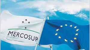 LapdeUNT's tweet photo. 🧵Hoy compartimos la Tesis de Grado de la Licenciatura en Economía de @LucilaZmra “Potencialidad del Acuerdo Mercosur-Unión Europea para el desarrollo de los Servicios Basados en Conocimiento en Argentina” 👇🏼 https://t.co/zZ8kZi1mJW