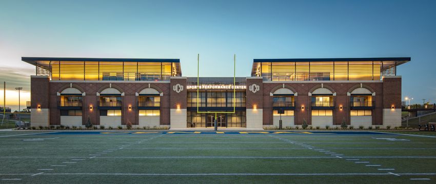 AIAOklahoma's tweet photo. #PeoplesChoice voting in large commercial architecture
 Vote here: https://t.co/JbSpMi7p7O

PROJECT: UCO Sports Performance Center
ARCHITECT: @studioarcokc 
CONTRACTOR: @JEDunn 
PHOTOGRAPHY: Simon Hurst Photography

#architecture #designawards #celebratearchitecture https://t.co/wLF0bdnJxy
