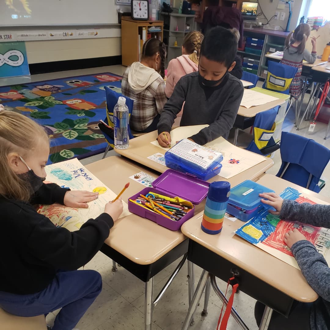 MrsMoyer16's tweet photo. Last week we wrapped up our first reading unit by creating travel posters to advertise places in our community! My students had so much fun creating their projects and using @flipgrid to share them!🤩 #inquiryprojects #buildingbethlehem @BASDLiteracy4Me https://t.co/5iAmNvHcrl