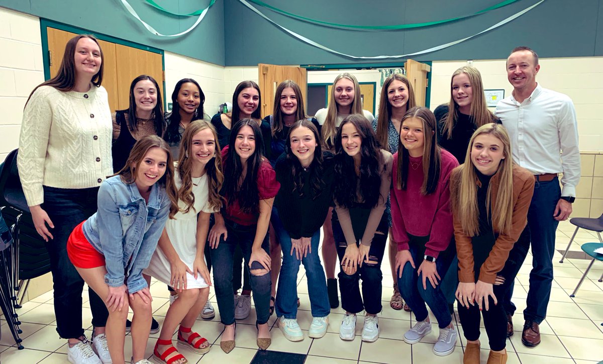 eric_schatzle's tweet photo. Shoutout to this great team, making my 11th year as @MasonGirlsVball JV coach one to remember. https://t.co/vtzUhM6ffV