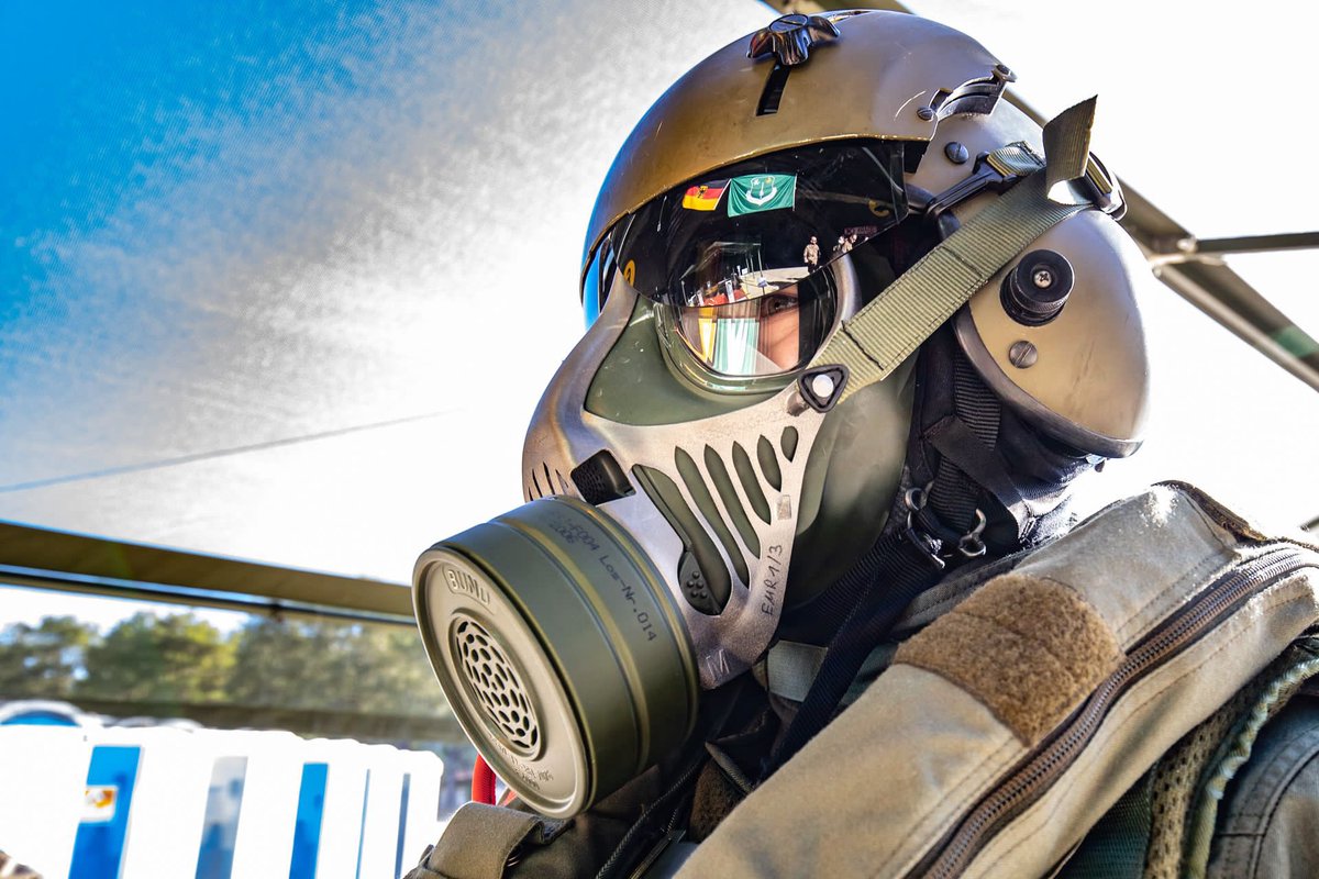 Team_Luftwaffe's tweet photo. Voneinander zu lernen und Wissen zu teilen - einer der Grundsätze für die Übung #ToxicTrip. Unsere Objektschützer nutzen die Zeit zwischen den Lagen für ein bilaterales Training mit der 🇰🇷 Delegation. #StrongerTogether https://t.co/ajiq7ZdjVO