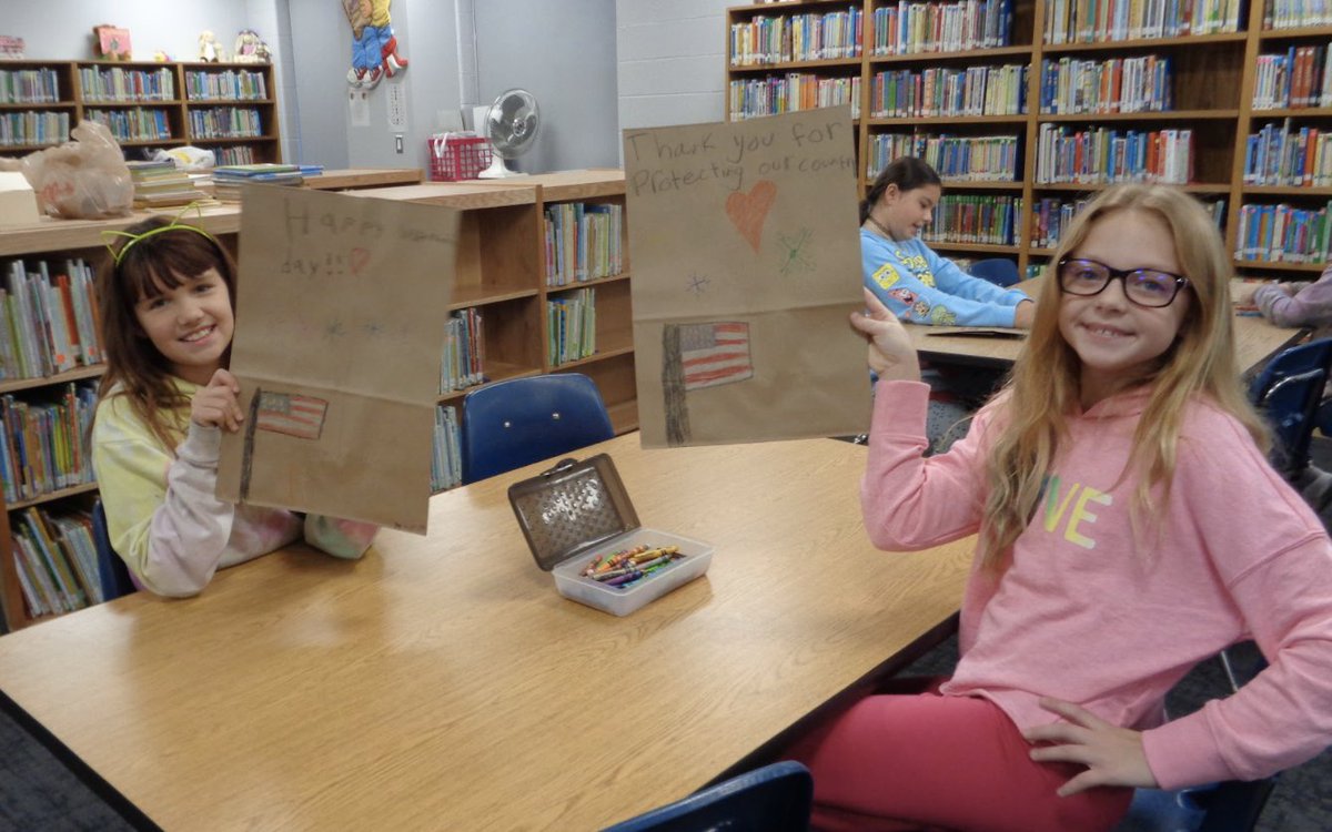 DerbySchoolsKS's tweet photo. Check out this project from @wineteerusd260! Wineteer students decorated grocery sacks that will be distributed @22ARW's commissary this week for Veterans Day as a way to thank them for their service. https://t.co/rWiKX5L9Ah