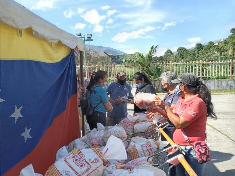 MercalOficial's tweet photo. Misión Alimentación atendió a nueve mil 123 familias de Mérida

#MúsicosDeLaPatria
Leer más: https://t.co/Sv0MXoh6SL https://t.co/mqatzuZnXE