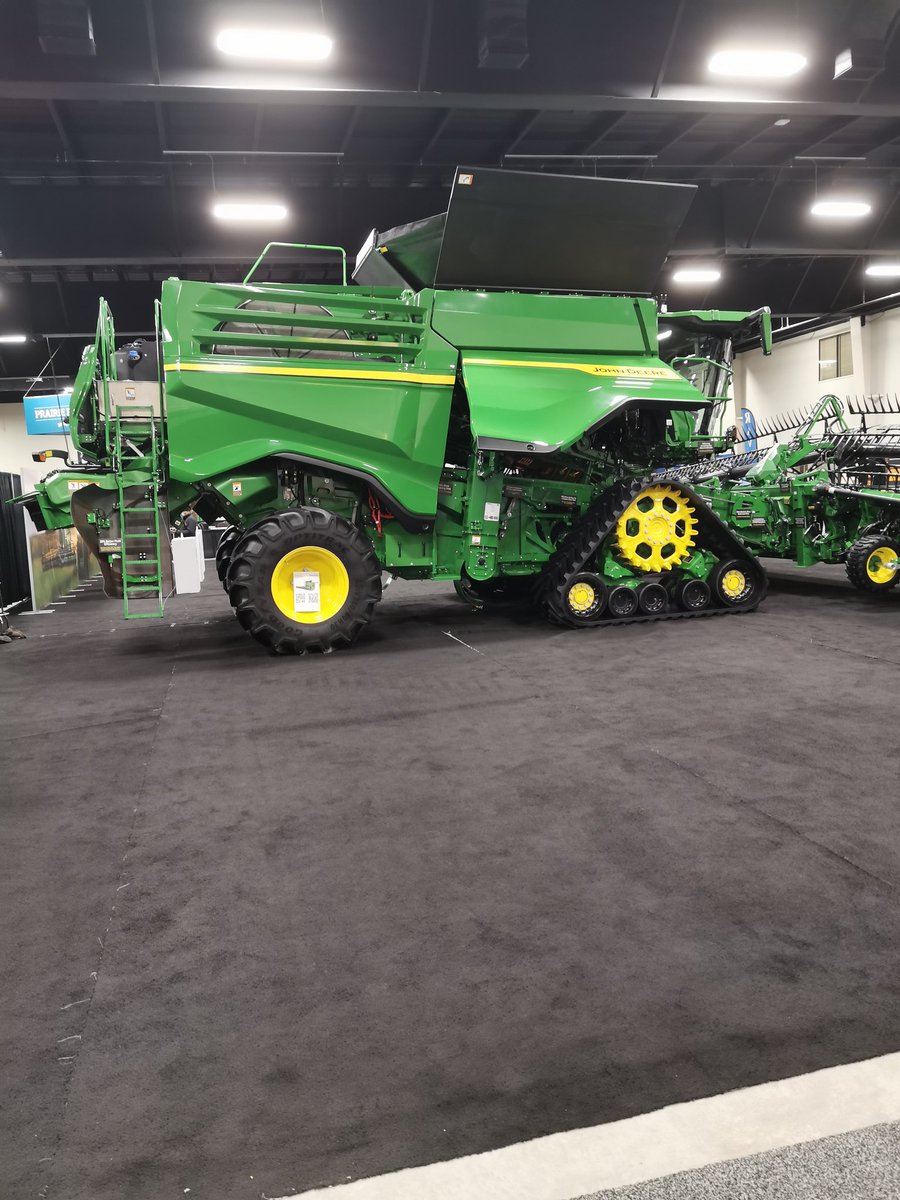 BradeMartin's tweet photo. Day 1 #AgriTrade21  That VALE grain cart is massive. https://t.co/ulXx1ezRe8