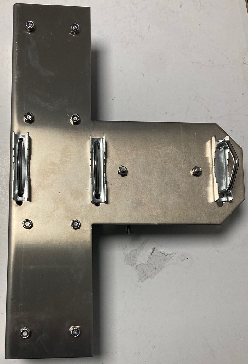 f8asb's tweet photo. Platine centrale pour dipôle rotatif montée à blanc 👍, il restera l'ajustement de la longueur des vis et l'intégration du tube dia 35mm à relier sur le Balun. #F8CED #dipole #antenna #rotarydipol #hamradio #radioamateur #amatradio https://t.co/hUfBhkNrNF