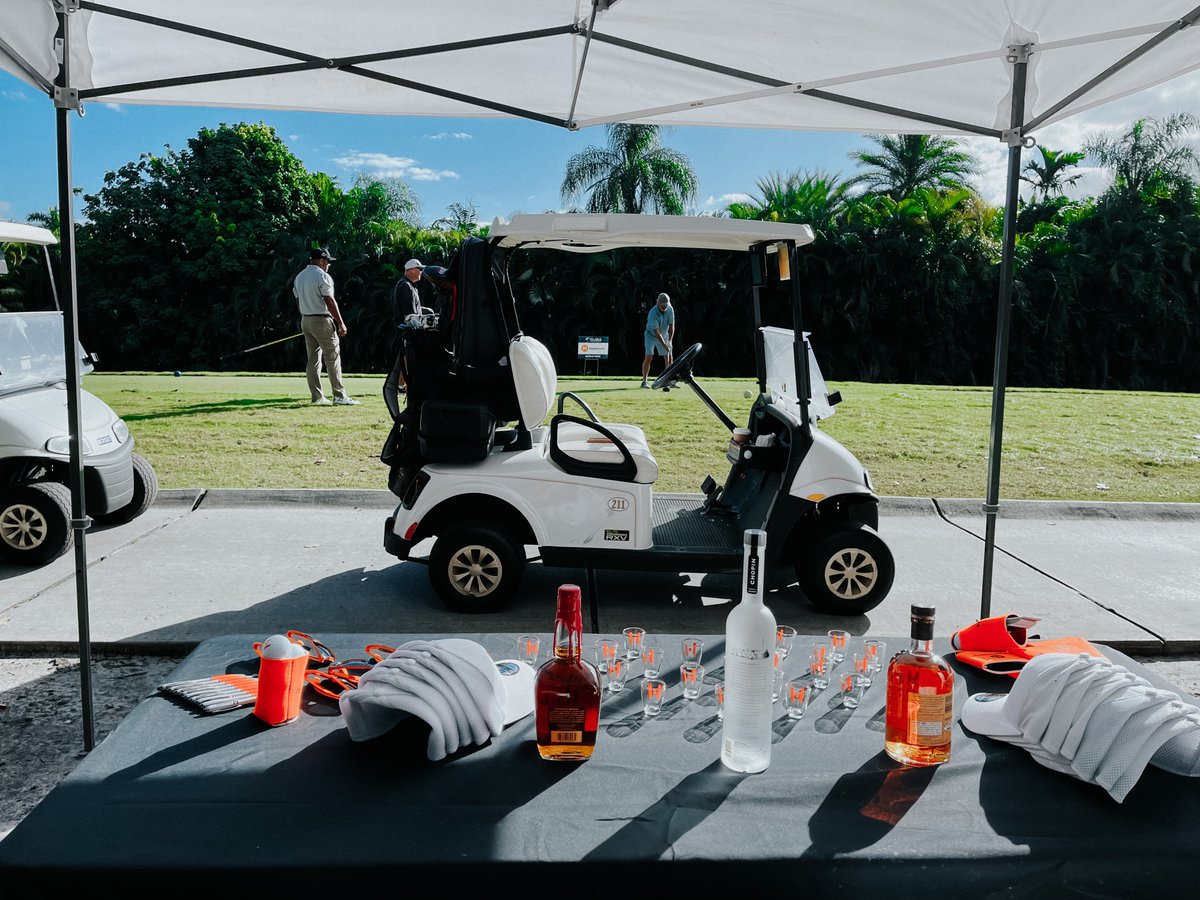 HypercoreN's tweet photo. Another tee time, another hole in one! The @telarus golf tournament in Miami was a huge success yesterday! We want to thank our partners for stopping by and hanging out with us at the hole. Leave us a comment if you saw the CORE Team there! #hypercorenetworks #wintogether #golf https://t.co/8BOtDXR5X1