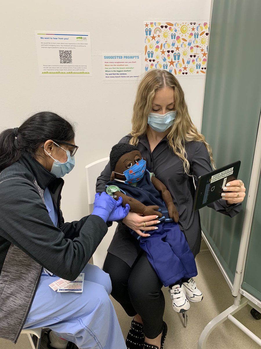 ChildLifeMorgan's tweet photo. This helpful side sitting comfort position is great for young children that need a positive distraction during their vaccine and are feeling confident and comfortable- parents can offer foot containment #childlife #vaccine #comfortposition #coping #distract @MGHToronto https://t.co/wKf0eXTacd