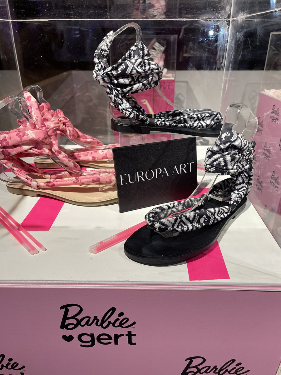 Introducing the <a href="/gertjohan/">Gert-Johan Coetzee</a> collaboration with <a href="/Barbie/">Barbie</a> <a href="/EuropaArt/">Europa Art & Co</a> what do you think of this collaboration?