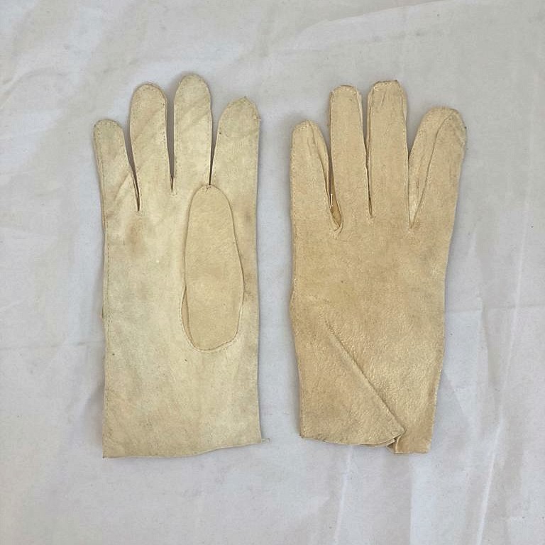 Here are some gloves from our collection, a crucial accessory for Victorian women!

For wealthy ladies, gloves were a symbol of high status and a protection against the spread of germs. For working class women, they were also used to conceal social status.

#museums #collection