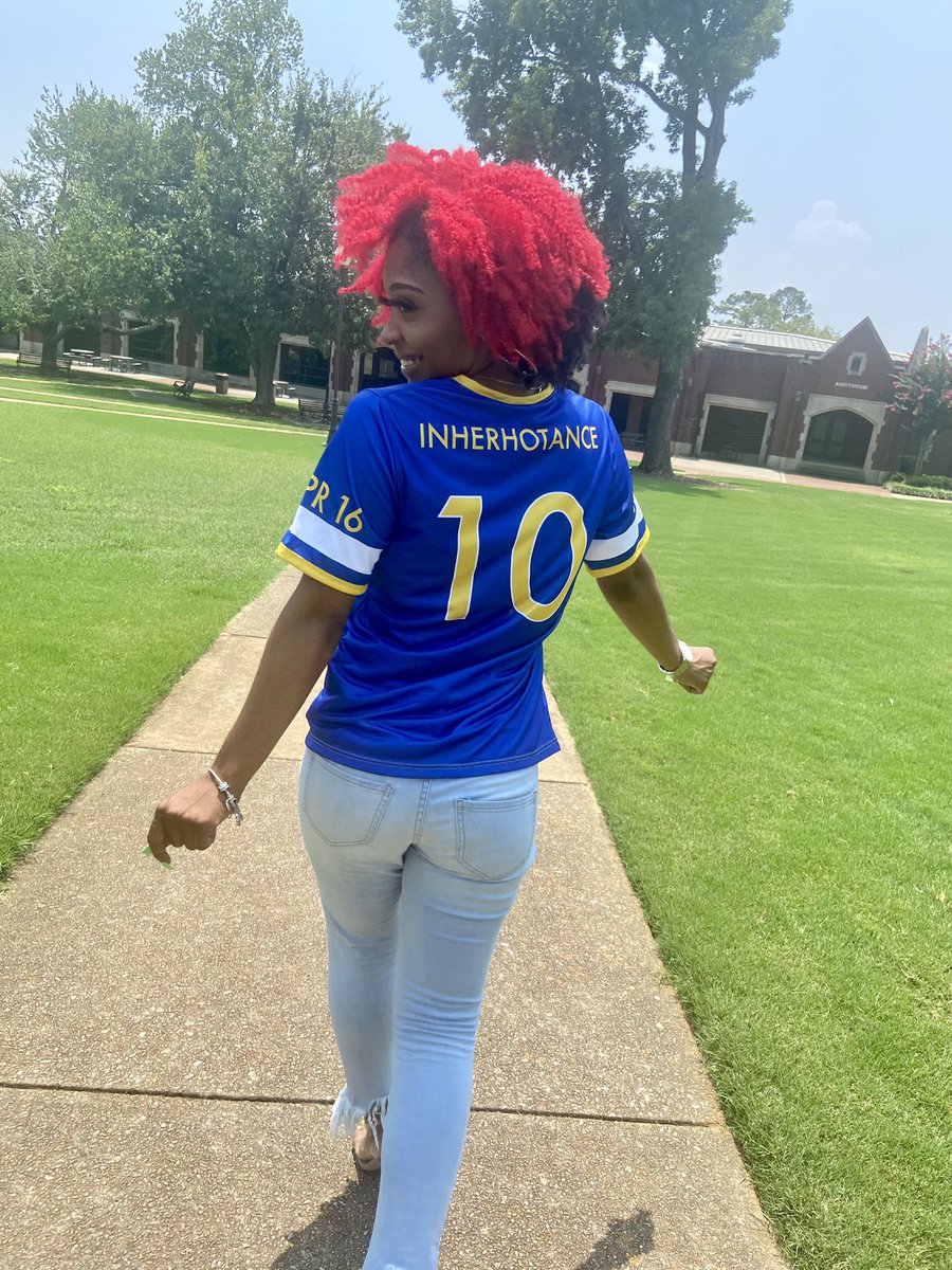 CCBaby__'s tweet photo. Happy 10th day of RHOVEMBER 💛💙 #DimeDay https://t.co/WS3RE5E5j0