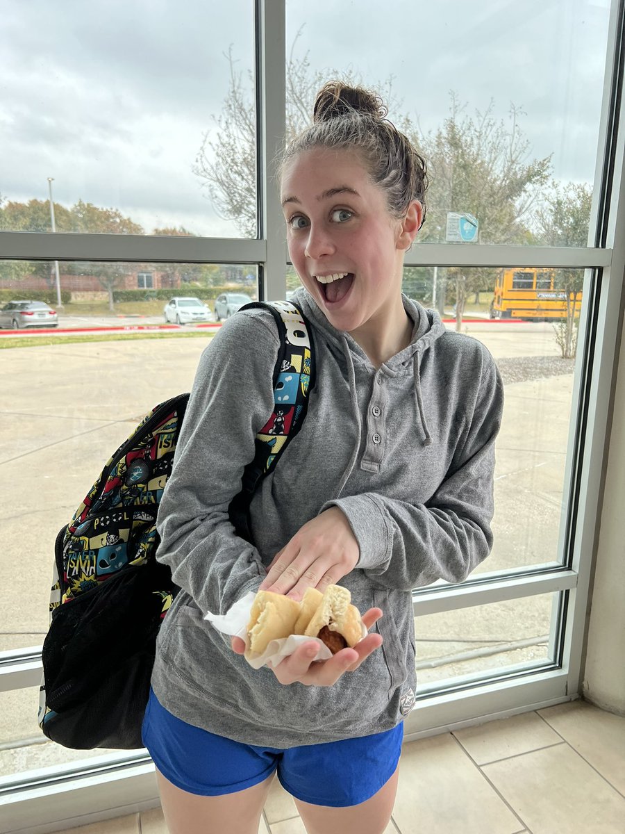 ReedySwim's tweet photo. Hard work β‘οΈ results
How do you reward #effort and work? π€
#ChickenMinis!!!!π
Full bellies β‘οΈ happy kids π
Happy kids β‘οΈ harder workers πͺ
Hard work β‘οΈ resultsβ¦
@RHSFrisco_ @ChickfilA #GottaRefuel
#BottomlessPits https://t.co/ORl5adeS6B