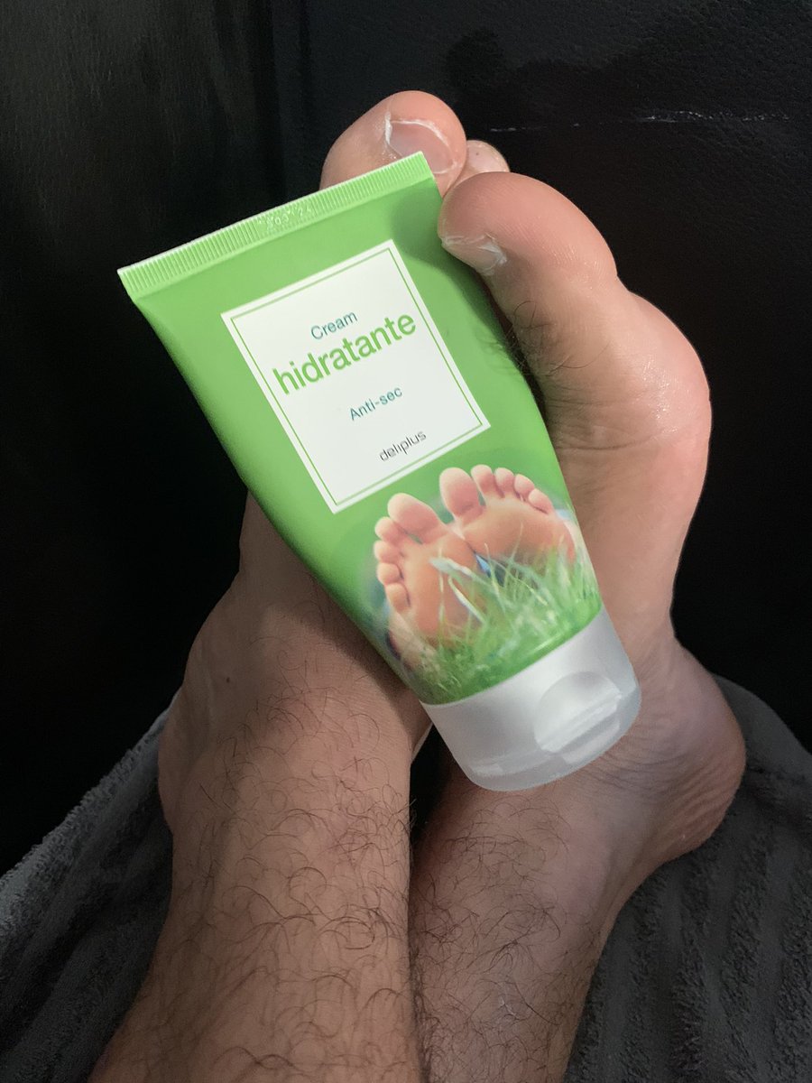 FeetShowing's tweet photo. Gosta de ver pés? No meu perfil do onlyfans tem  alguns vídeos para você, link da Bio! #feetboy #footboy #feet #foot #pé #pédehomem #pedehomem #showfeet #showfoot #feetcream #podolatras #podolatrasbrasil #podólatras #podolatra #podiatrist #feetloversonly #footlover #onlyfans https://t.co/o71PxZ8ZRn