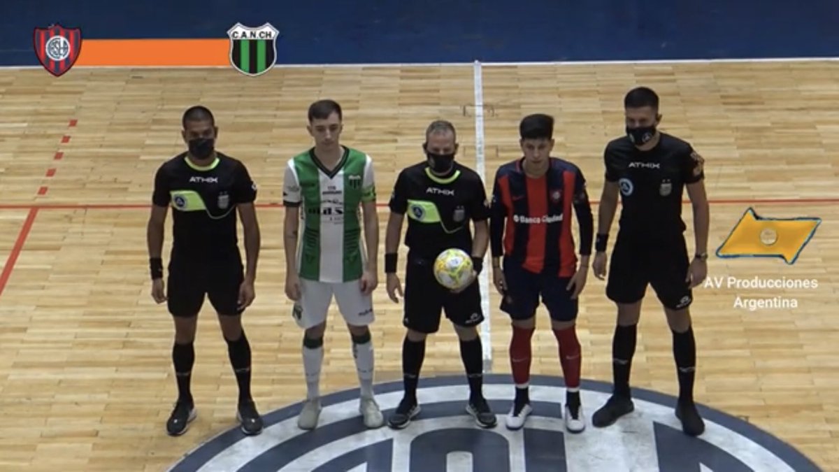 VivirFm's tweet photo. Mira el partido entre @CASLAFutsal y @NuevaChicago en el Roberto Pando. 
👇👇👇👇👇👇👇👇👇👇👇 https://t.co/Mii8Z2rWcF https://t.co/1F9UuX8XRJ