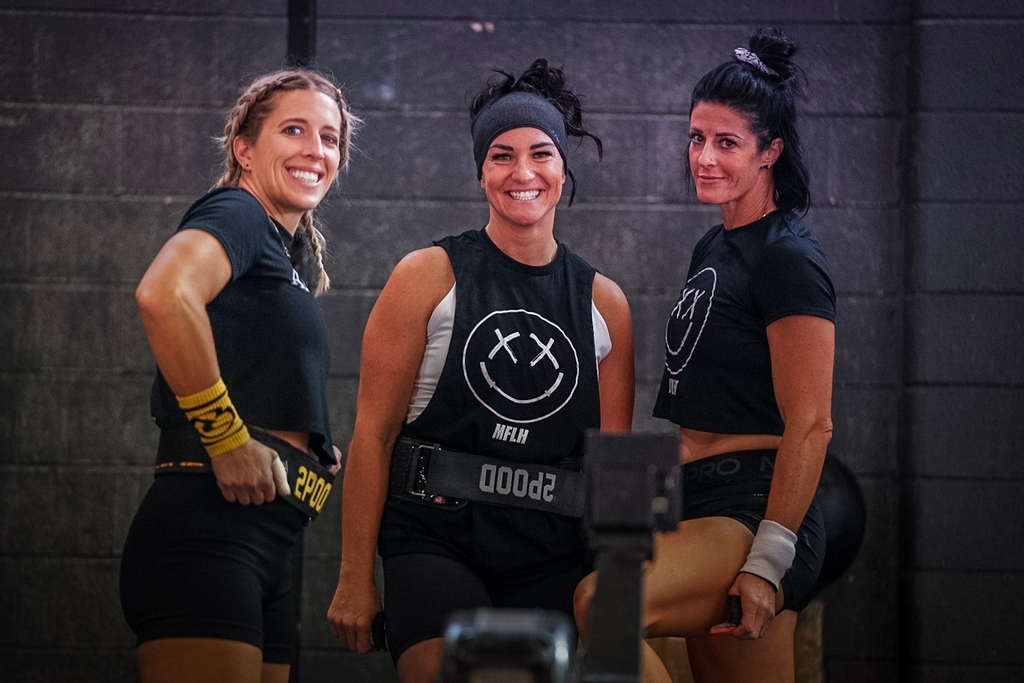 GirlsGoneRx's tweet photo. Girls compete. Women empower. 💕
📸 by @deejays018
#girlsgonerx #competeforacure #crossfit #crossfitfamily #fitgirl #crossfitmotivation #fitnessmotivation #girlswholift #girlboss #badassinthemaking https://t.co/zxY32WLFwl