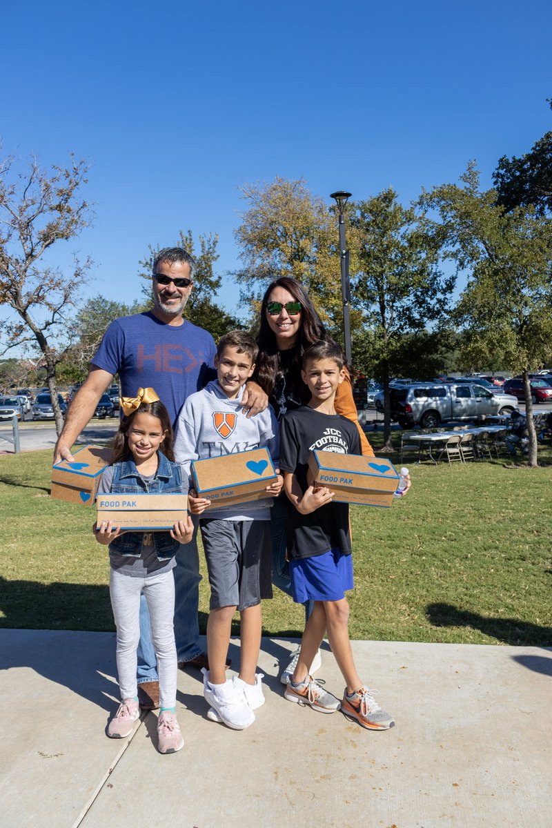 ServeAChild's tweet photo. Check out how @CBCSocial helped #deliverhope! Thank you so much to over 600 volunteers who helped assemble 4,218 Food Paks. Your contributions will help bring the gospel to suffering children.
#ProjectFoodPak #childrenshungerfund #volunteer #communityoutreach https://t.co/3KFYgUaNnk