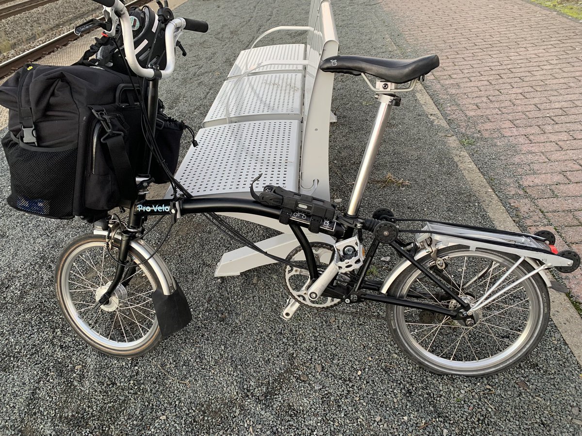 samlkou's tweet photo. J3 du #TheBikeProject #ProVélo
Vous n’imaginez pas ce que cette petite bête est capable de transporter 🧳
Y’a pas à dire, c’est du robuste et ça roule crème même bien chargé. https://t.co/Rmhn31lGl9