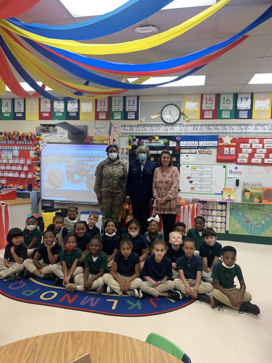 KinnEducates's tweet photo. Our students enjoyed meeting Veterans and Military Personnel! We thank them for their service! #VeteransDay2021 @DicksonTigers @MobilePublicSch https://t.co/s3jp5ESor7