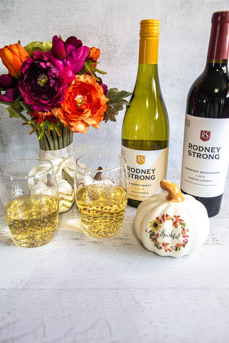 PuraVidaMoms's tweet photo. AD Excited for #friendsgiving ? I sure am! 
Love wine from @rsvineyards, tips from the official Friends book, herbs from @DorotGardens
and snacks from @FranksRedHot and @deweysbakery You? 
#HolidayEntertainingBBxx #babbleboxxofficial
https://t.co/ufdqa22HKU https://t.co/kWEWusPsjX