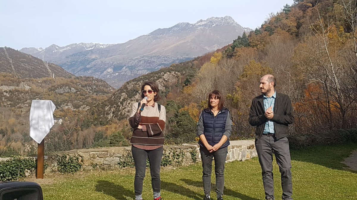 oapngob's tweet photo. La Directora del @OAPN, el D.G. de Medio Natural de Aragón y la Alcaldesa de Biescas, inauguran una placa conmemorativa de la declaración de la RB de Ordesa-Viñamala, declarada en 1977, junto a la RB Grazalema, en el marco de los actos del 50 Aniversario del #ProgramaMaB https://t.co/a6ciw400AE