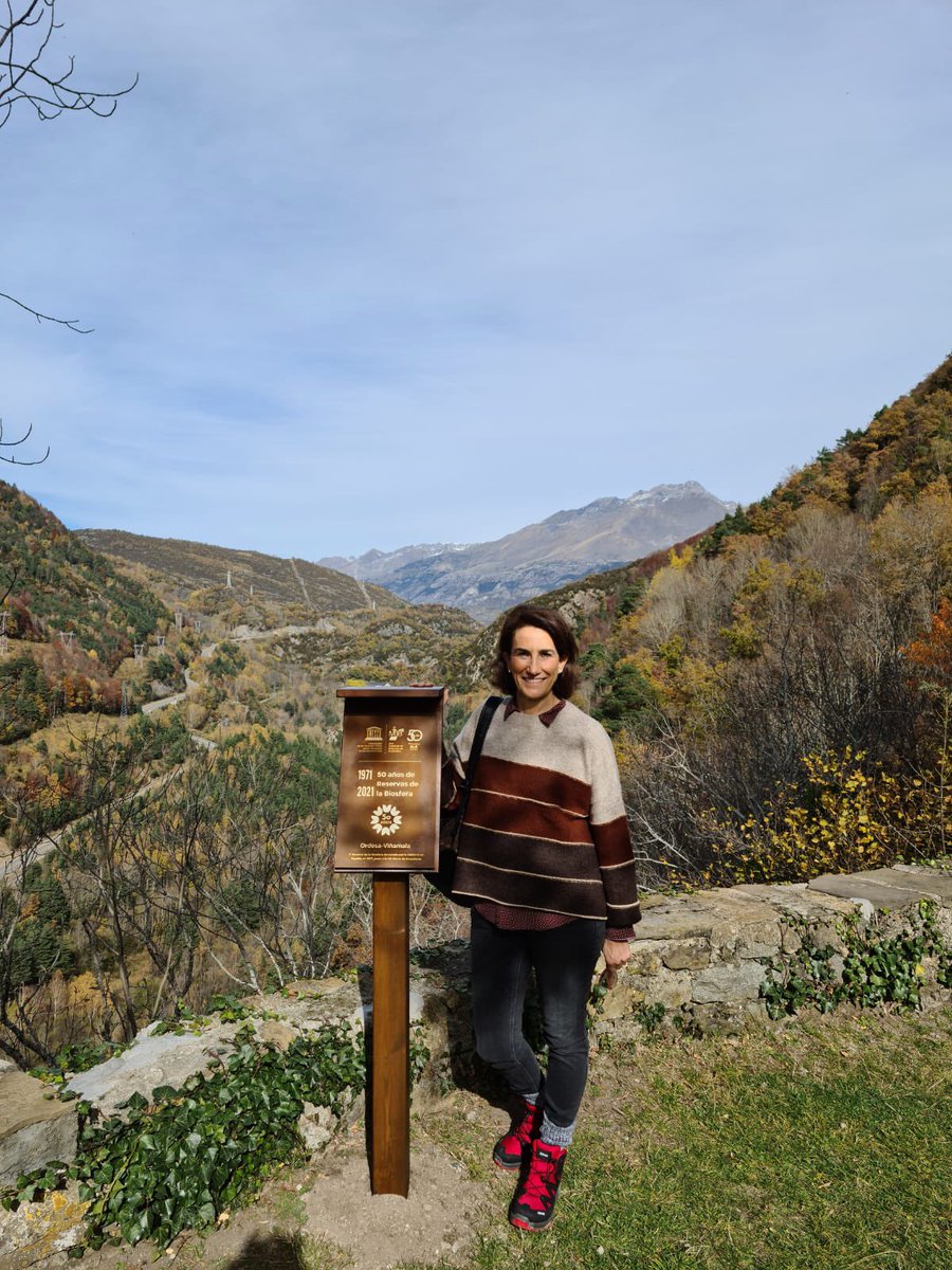 oapngob's tweet photo. La Directora del @OAPN, el D.G. de Medio Natural de Aragón y la Alcaldesa de Biescas, inauguran una placa conmemorativa de la declaración de la RB de Ordesa-Viñamala, declarada en 1977, junto a la RB Grazalema, en el marco de los actos del 50 Aniversario del #ProgramaMaB https://t.co/a6ciw400AE