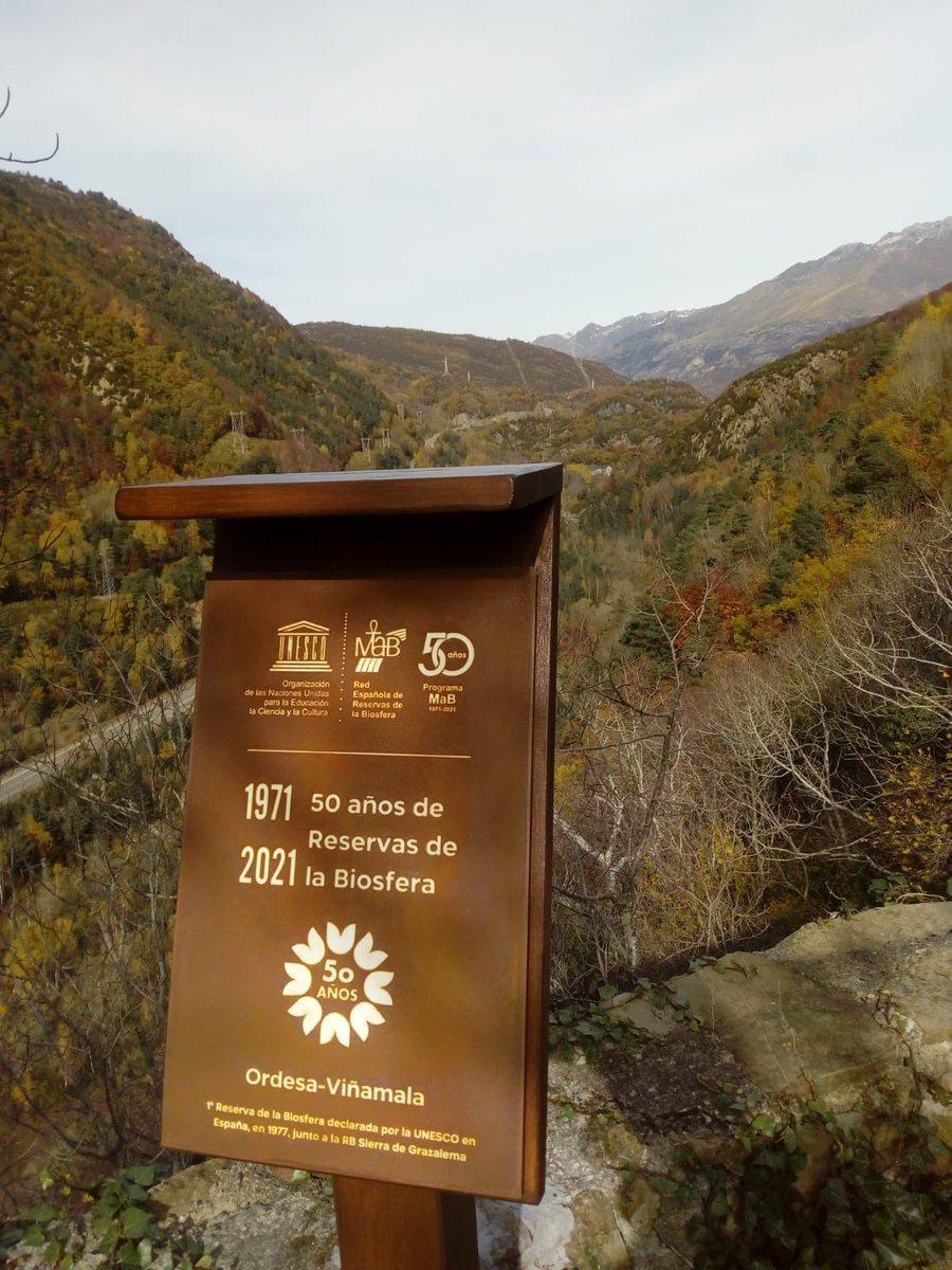 oapngob's tweet photo. La Directora del @OAPN, el D.G. de Medio Natural de Aragón y la Alcaldesa de Biescas, inauguran una placa conmemorativa de la declaración de la RB de Ordesa-Viñamala, declarada en 1977, junto a la RB Grazalema, en el marco de los actos del 50 Aniversario del #ProgramaMaB https://t.co/a6ciw400AE