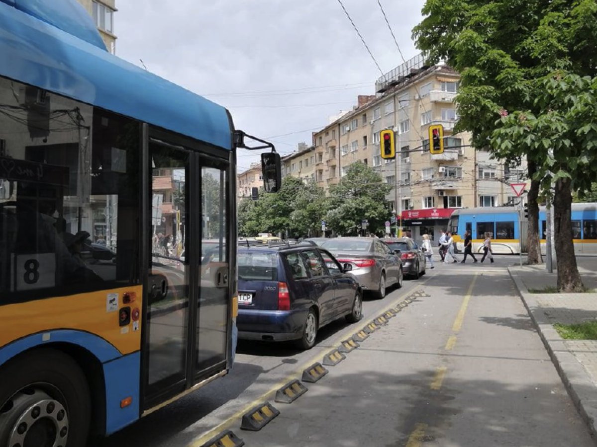 INNOAIR1's tweet photo. Artificial Intelligence: Can smarter transit prevent Sofia from car overkill? The answer of this question is in the podcast here: https://t.co/dH6MI4NdpK https://t.co/wgOcIrKMvQ