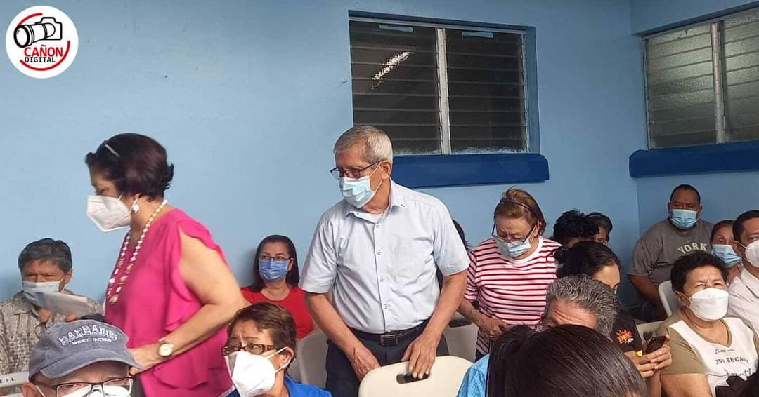 Población nicaragüense continua presentándose en los diferentes puestos de vacunación para recibir la vacuna contra el Covid-19, recordemos que se están aplicando segundas dosis o personas que quieran reforzar. 
#NicaraguaTriunfa
#FuerzaDePuebloQueVence