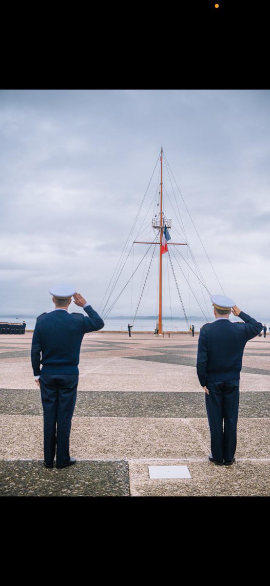 Ecole_navale's tweet photo. Les élèves et permanents ont rendu aujourd'hui un hommage particulier à Hubert Germain, visage de la France libre et dernier compagnon de la libération, lors de la cérémonie des couleurs.
La vie d’Hubert Germain, au service de la 🇫🇷, est une source d’inspiration pour nous tous. https://t.co/x18YaPJD6X