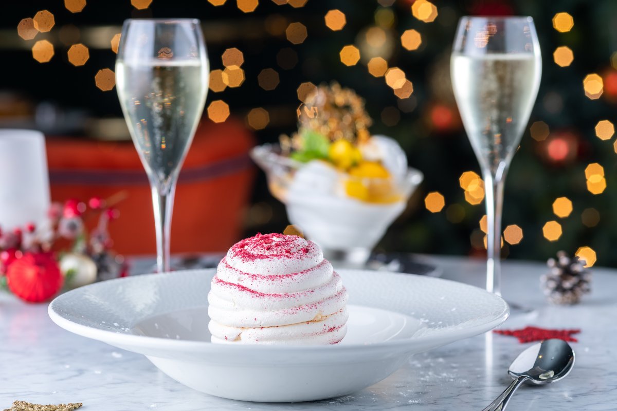 We still have some tables available on Christmas Day. Get in touch with us now to enquire about celebrating your day with us at West India Quay.  Here is a little preview of desserts on offer😍

#christmasday #christmasatbrowns #festiveseason2021  #dessertsoflondon