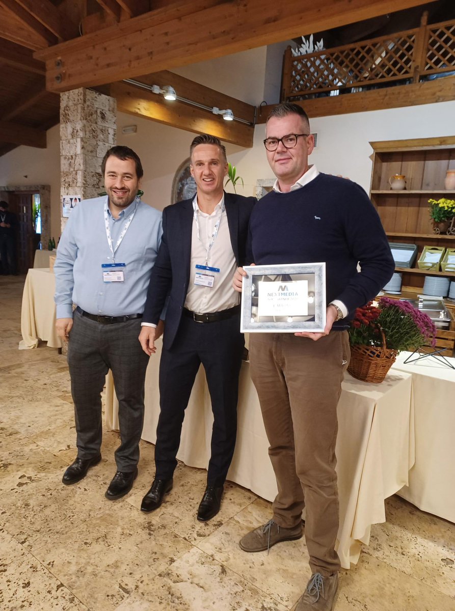Dataonesrl's tweet photo. Dataone è 💎#diamondPartner2021💎di @MOBOTIX_AG ...e in Italia siamo solo in due!
Oggi ritiriamo il premio Top Partner 2020 di Nextmedia srl
#nextmedia #next_to_you #roadshow2021 #roma
#mobotix #beyondHumanVision https://t.co/0SE61tJFZB