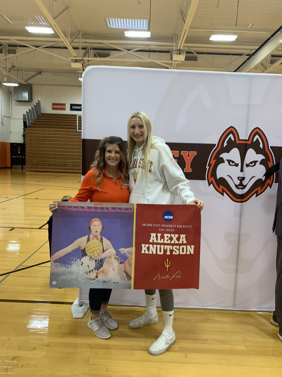 herseygirlspolo's tweet photo. Alexa officially signed to play goalie at Arizona State University! The first D1 water polo ever from Hersey! WOW! 🔱🤽🏽‍♀️🥅🤩 @AlexaKnutson1 @ASU @SunDevilWP #thebestinthenet @HerseyHuskies @District214 @ILLWaterPolo @illpolo @IHSA_IL https://t.co/6yJYXQEMBJ