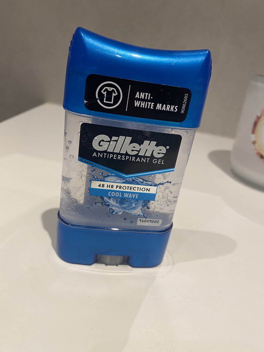 MagnusBarstad's tweet photo. Kona vært en tur i UK. Kjøpt med ærlig tidenes mest overlegne produkt. Enn at vi ikke får tak i de her i Norge lengre. En vaskeekte terning 6. De er det få av. https://t.co/Kc1BPq9J4F