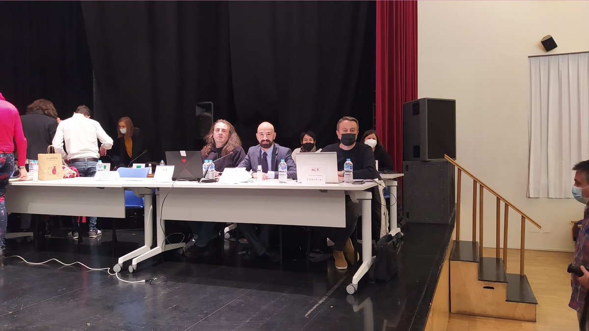 pebarrero's tweet photo. Comenzamos el Pleno de la @JMDLatina junto con @jromeram
@KikeLlamas @PaolaRojV y #MariaEdilma

▶️Puedes seguirlo en directo desde aquí 👇👇👇
https://t.co/b9S5sqhf4I

#PlenoLatina #DistritoLatina #PSOELatina #PSOE https://t.co/fe7bxLlvML