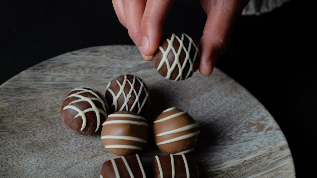 Based on <a href="/CandyUSA/">National Confectioners Association</a>'s Sweet Insights #survey, 19% of Americans consume fine #chocolate frequently or almost exclusively. Over half of them believe fine chocolate tastes better and gives a more satisfying feeling. Tweet to us why you love #FineChocolate!